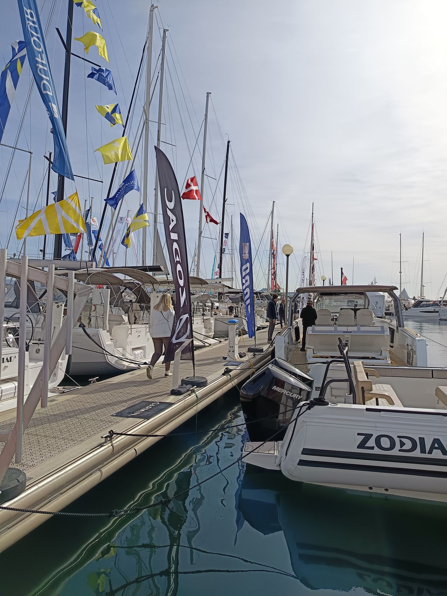 un bateau neuf d'exposition à prix négocié